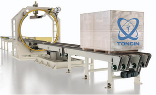 Strech Wrapping Machines Robot Wrapper with Conveyor